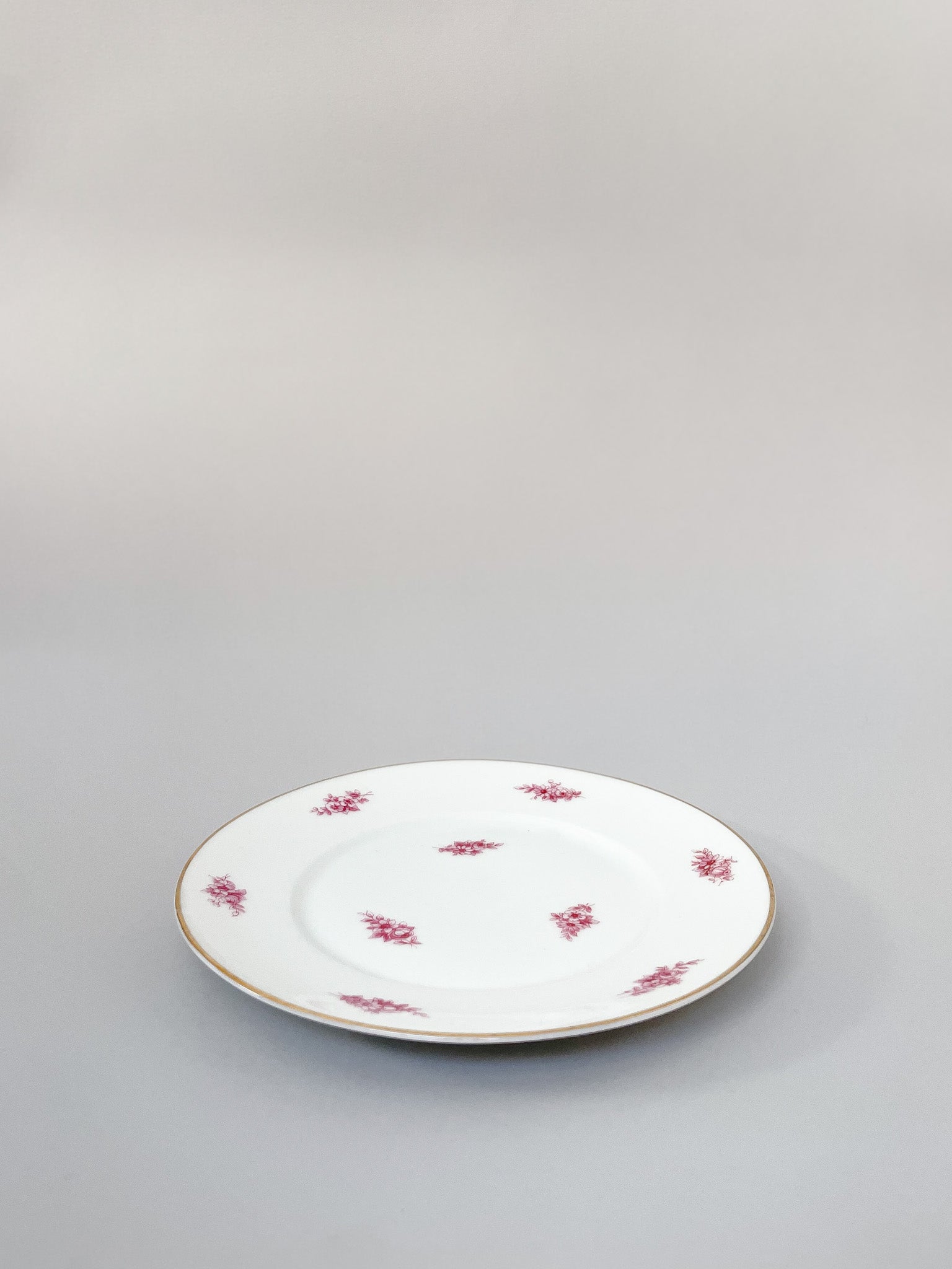 Talerz przystawkowy ze złoconym rantem i kwiatami no.15