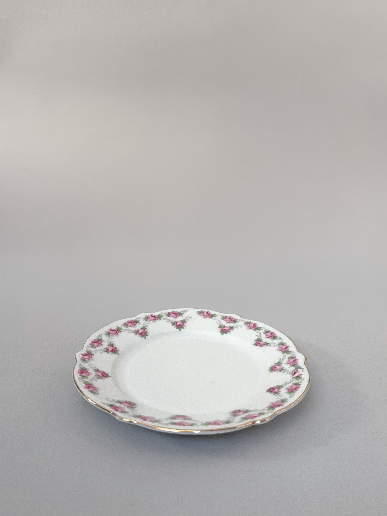 Talerz przystawkowy z dekoracyjnym rantem no.17