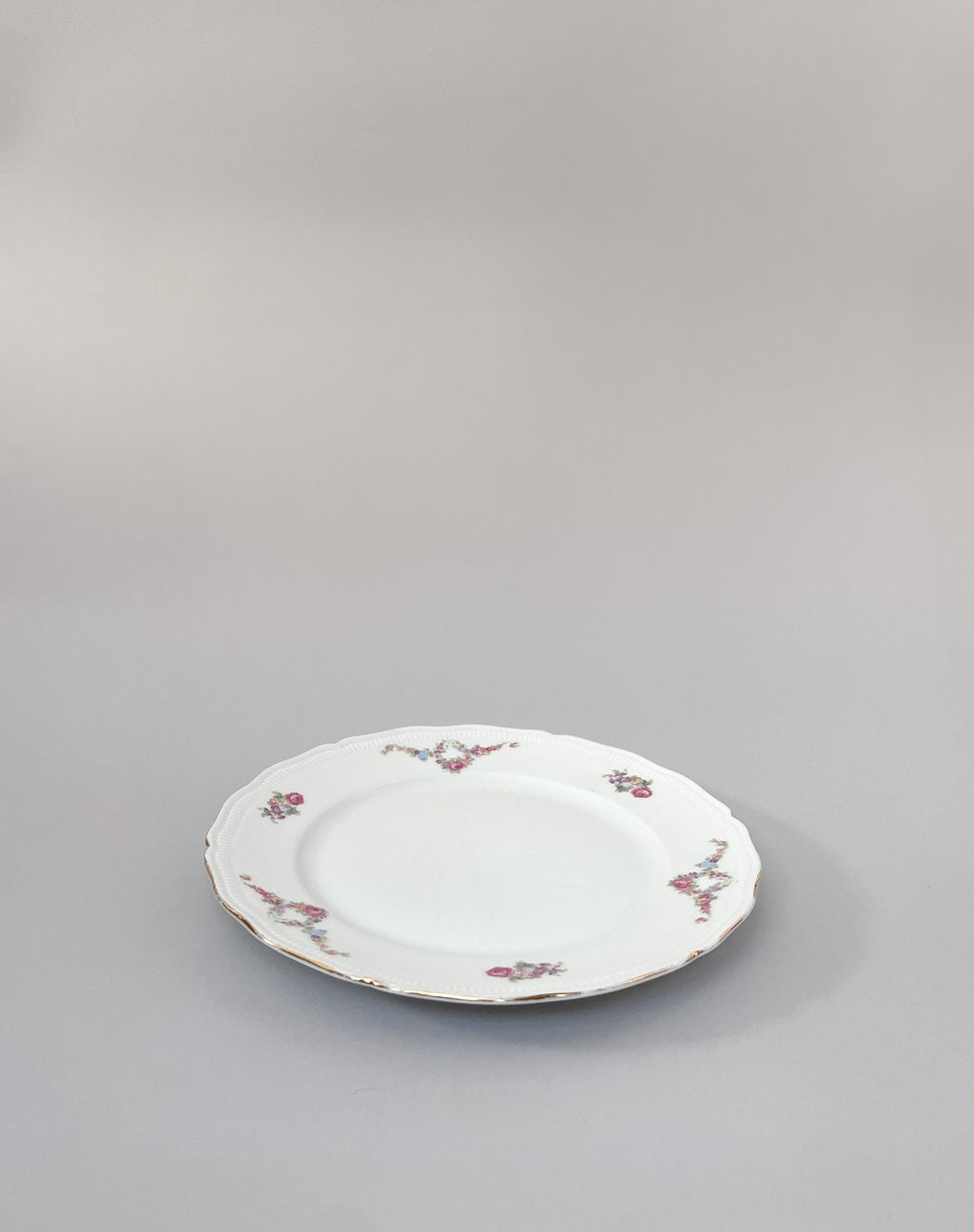 Talerz przystawkowy z dekoracyjnym rantem no.18