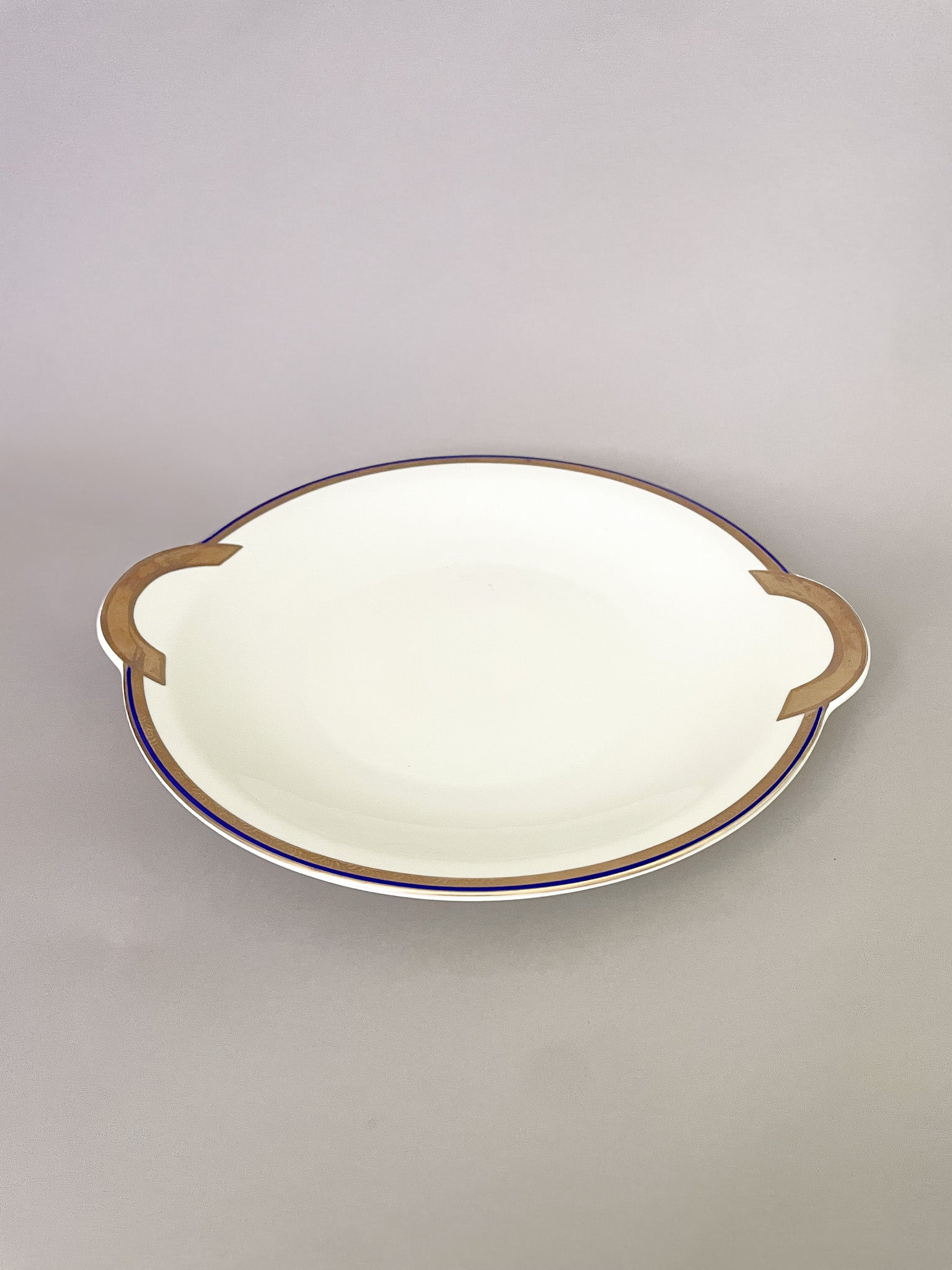 Ozdobny talerz z uchwytami, złocony, z kobaltową linią no.5