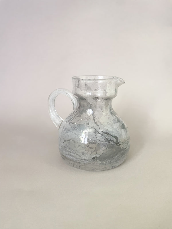 Szklany dzban z barwionego szkła no.1