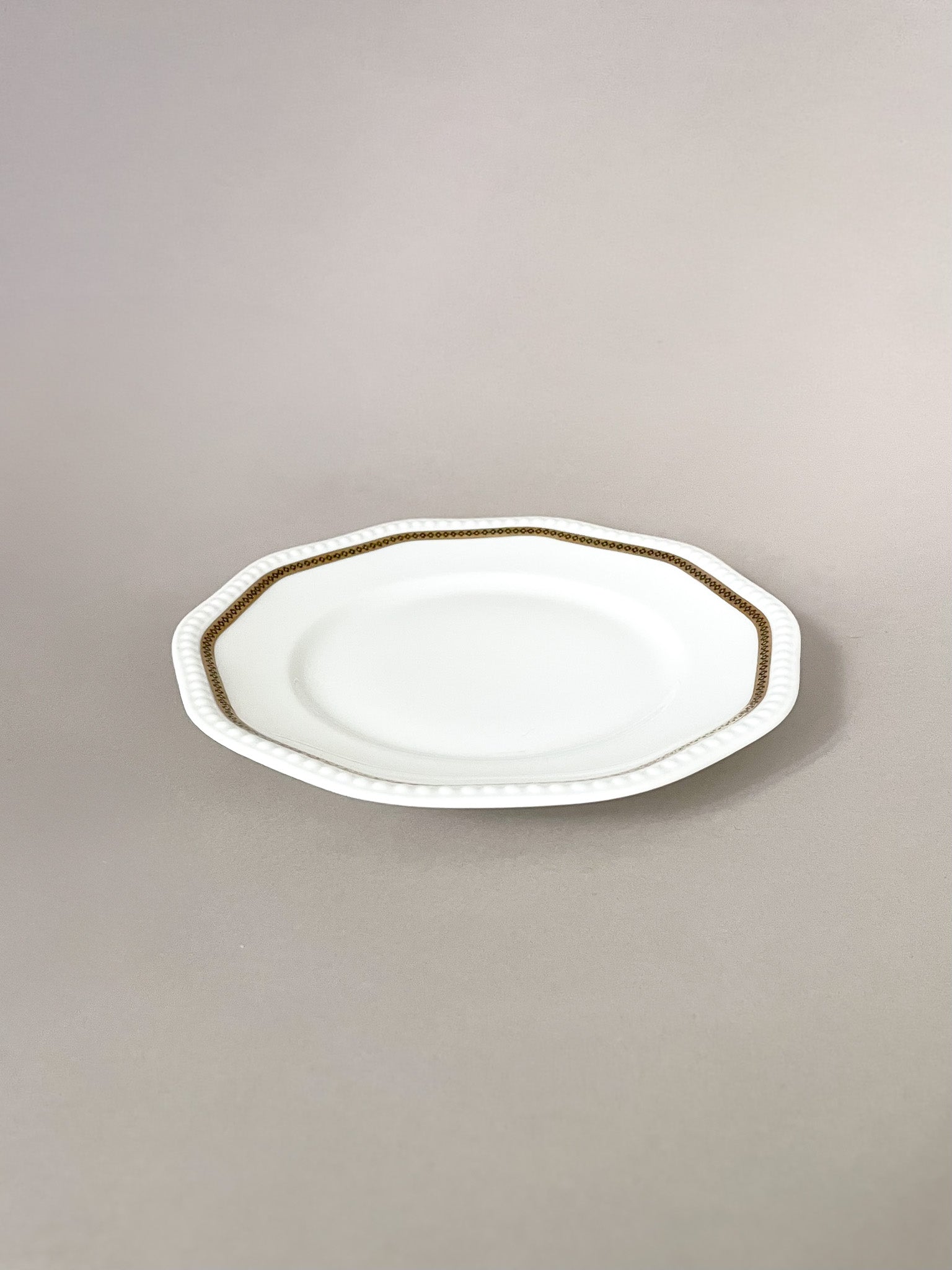 Talerz przystawkowy z dekoracyjnym rantem no.8