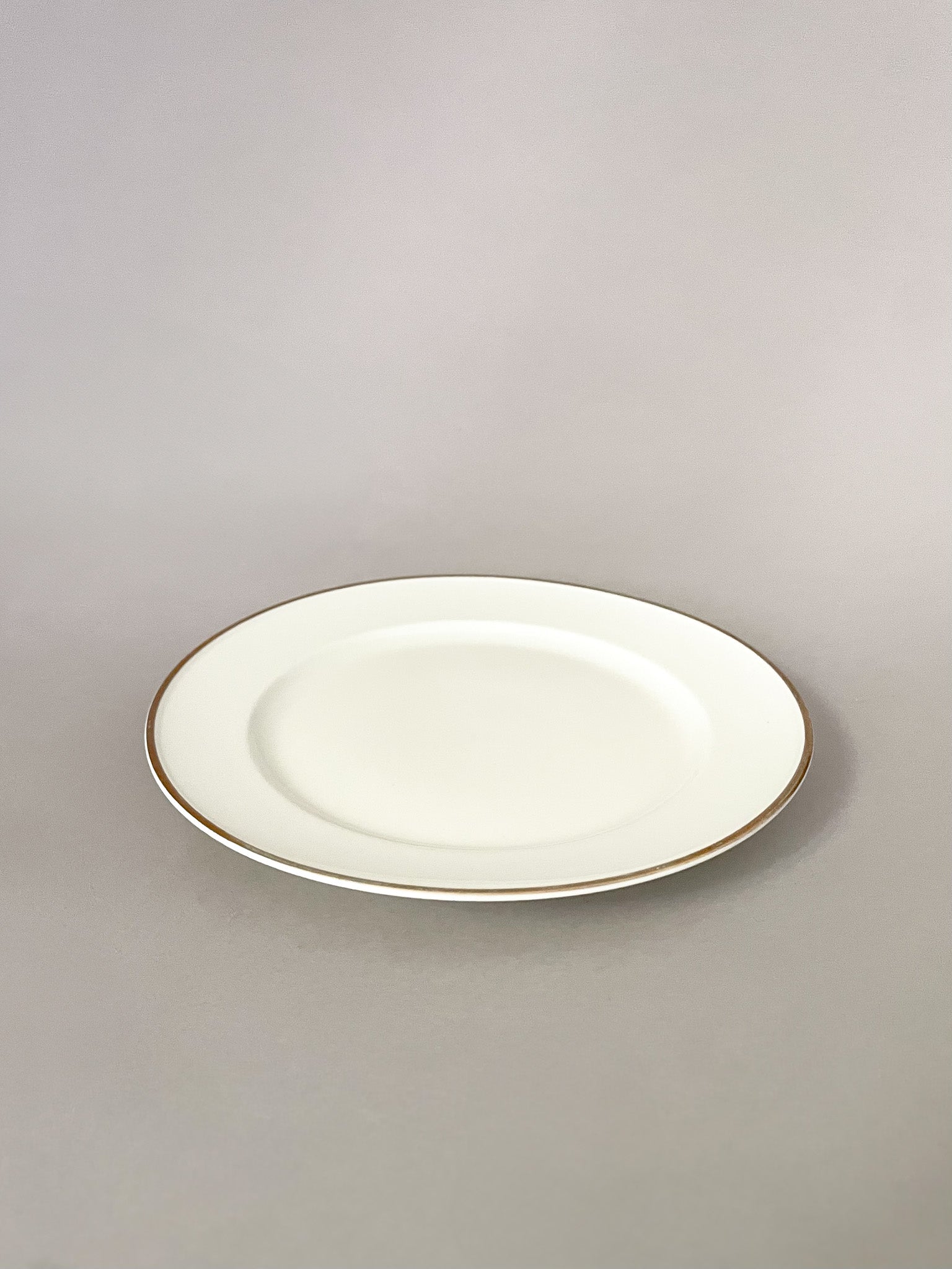 Talerz przystawkowy ze złoconym rantem no.7