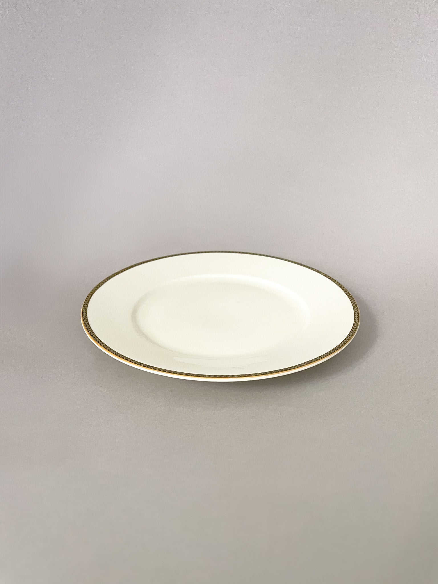 Talerz przystawkowy z prostym złoconym rantem no.4