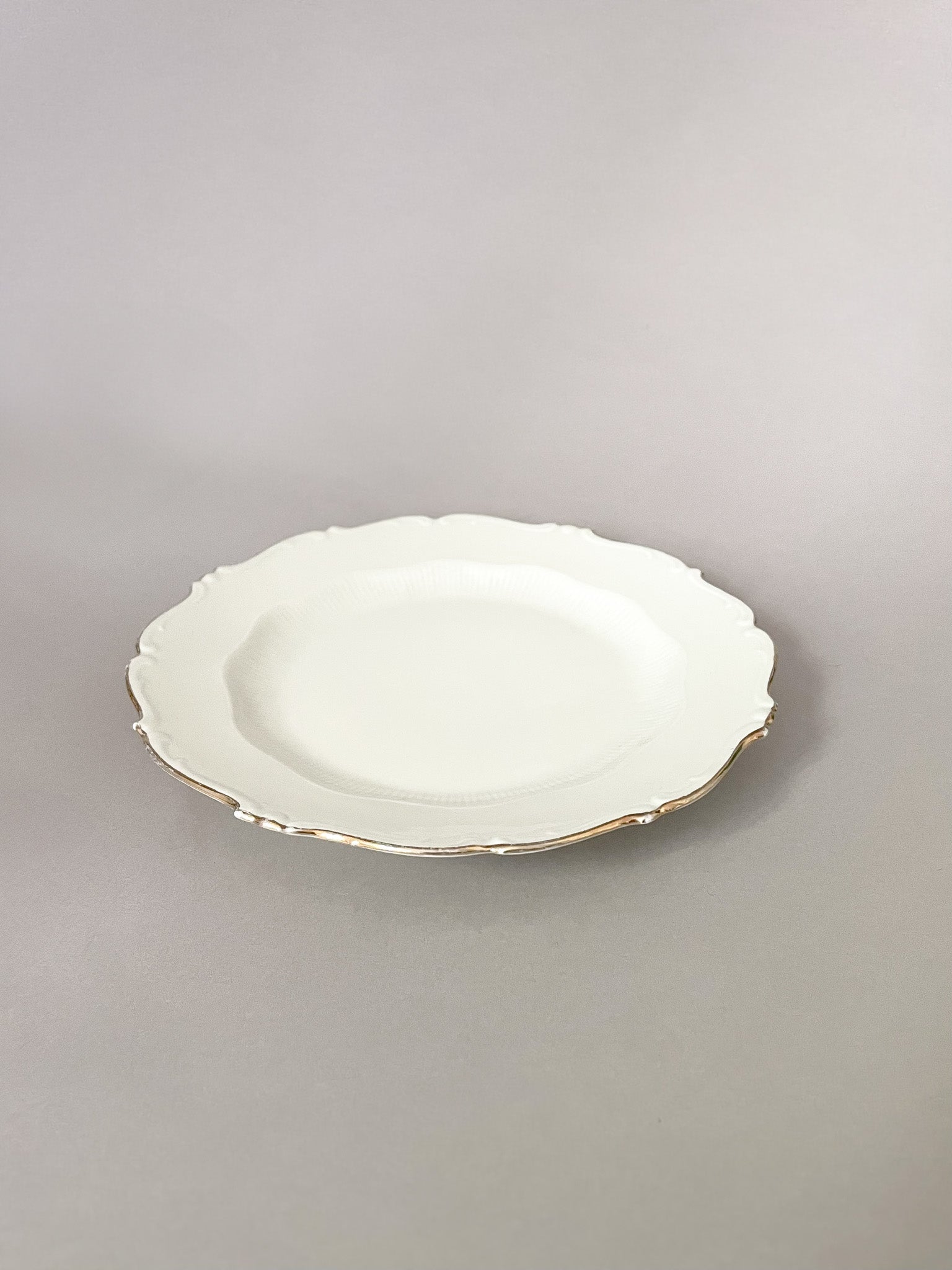 Talerz przystawkowy z dekoracyjnym rantem no.6