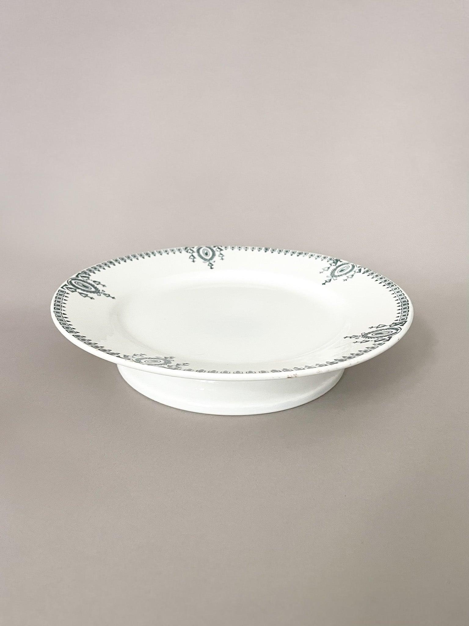 Patera na niskiej stopie no.7