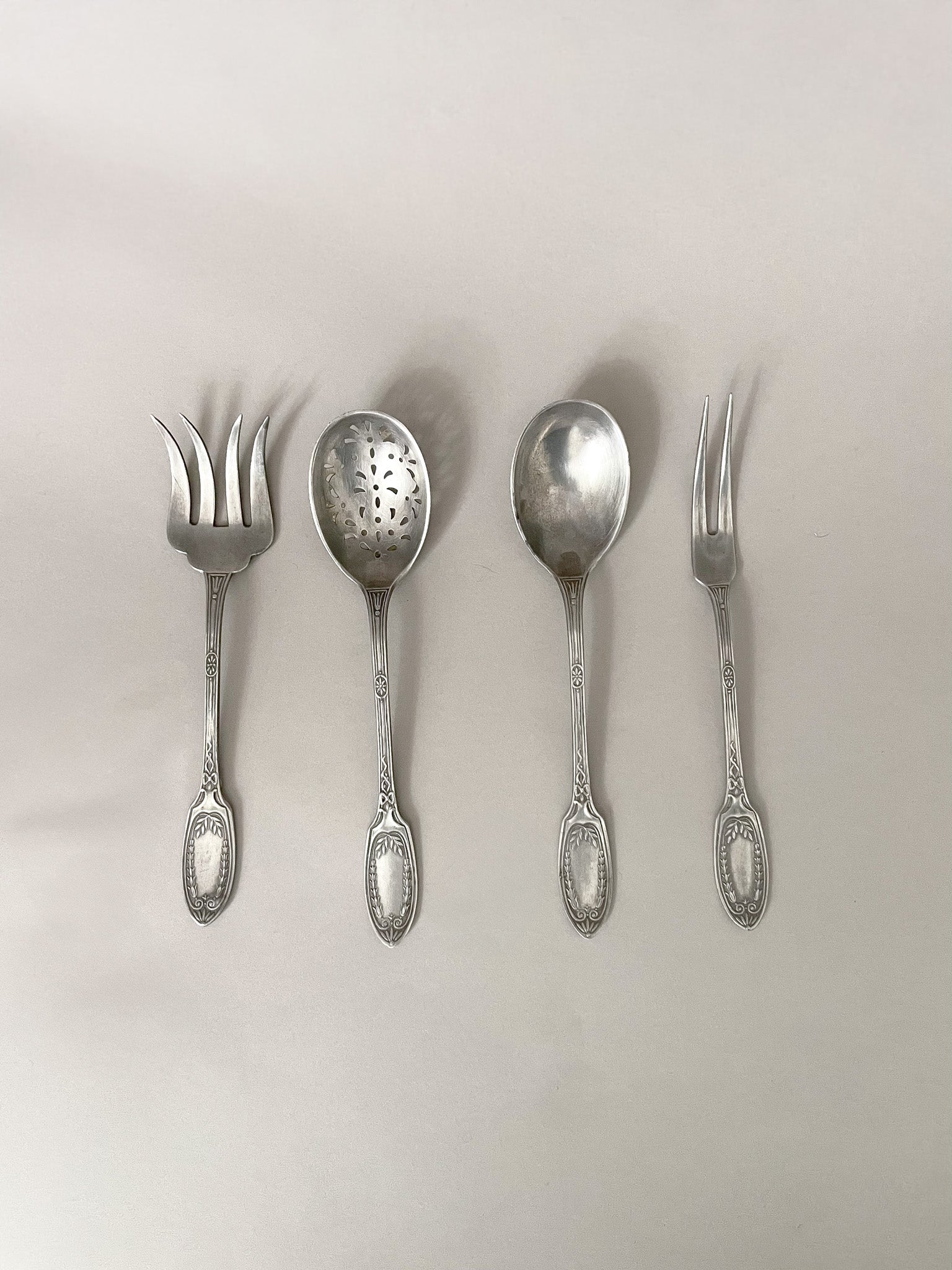 Zestaw posrebrzanych sztućców do serwowania no.7