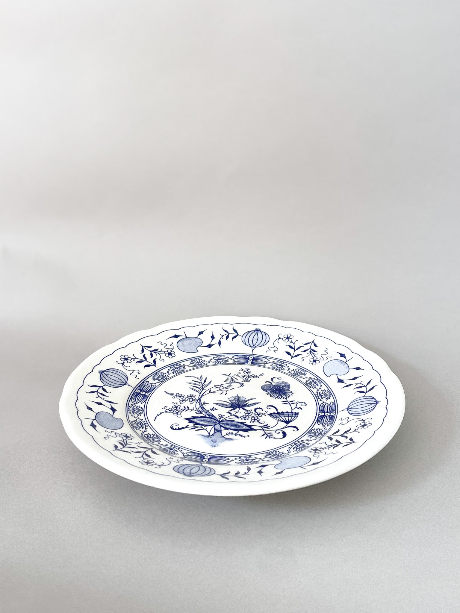 Talerz obiadowy z niebieskim wzorem no.1