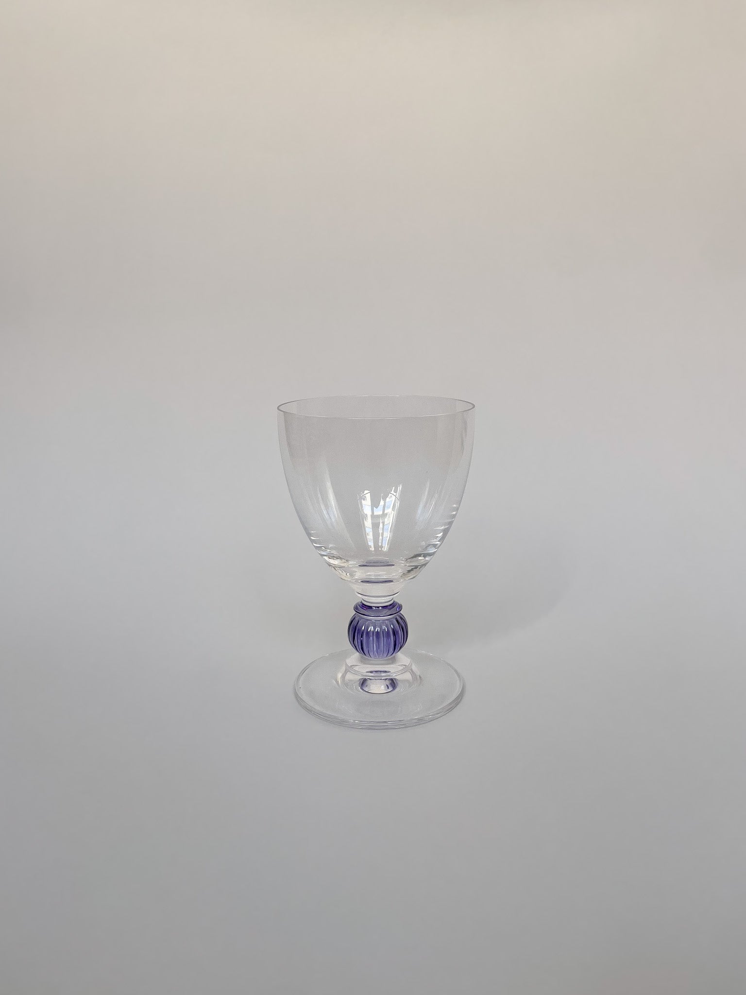 Kieliszek z ozdobną nóżką no.22