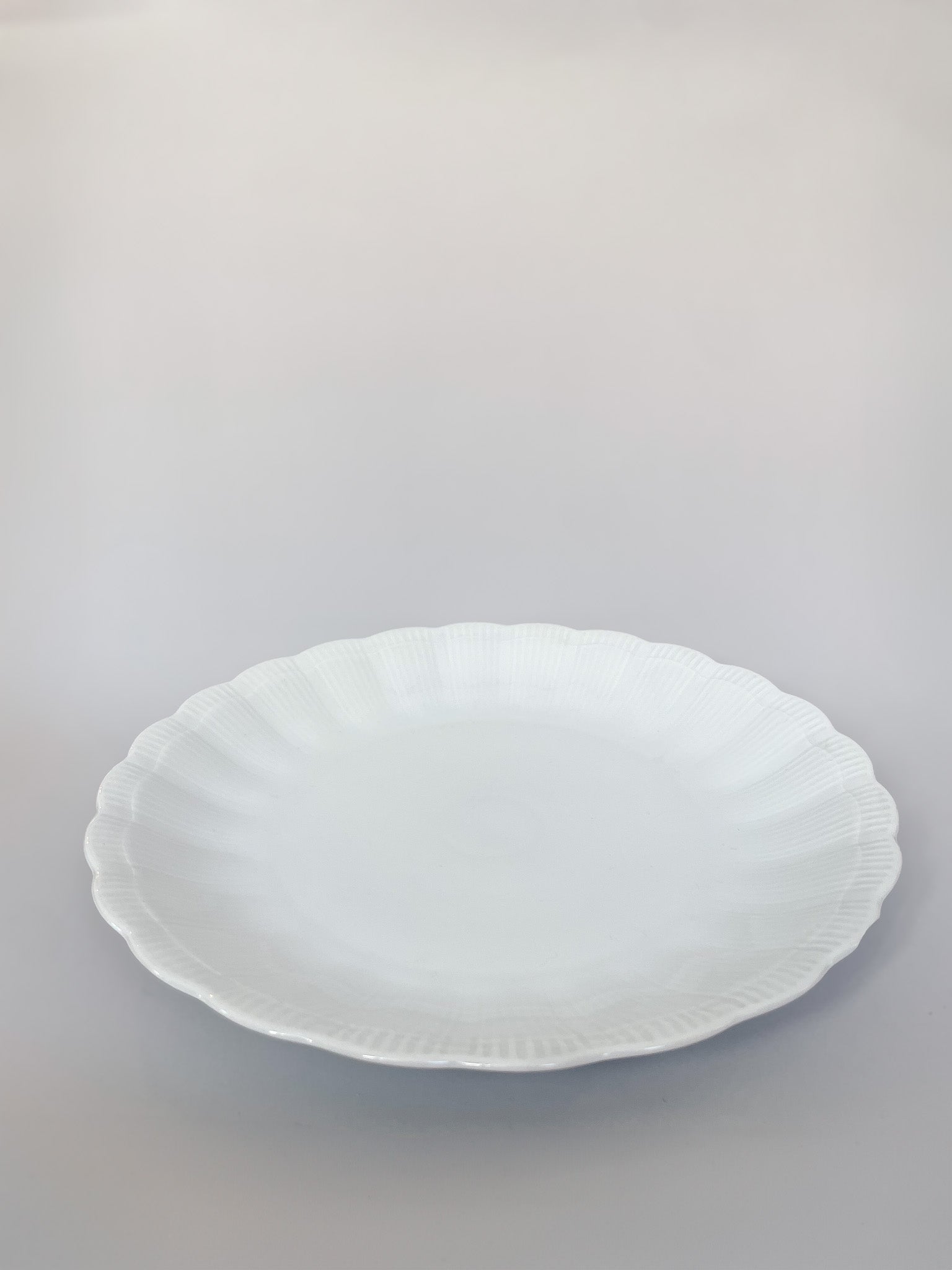 Talerz z falowanym brzegiem no.23