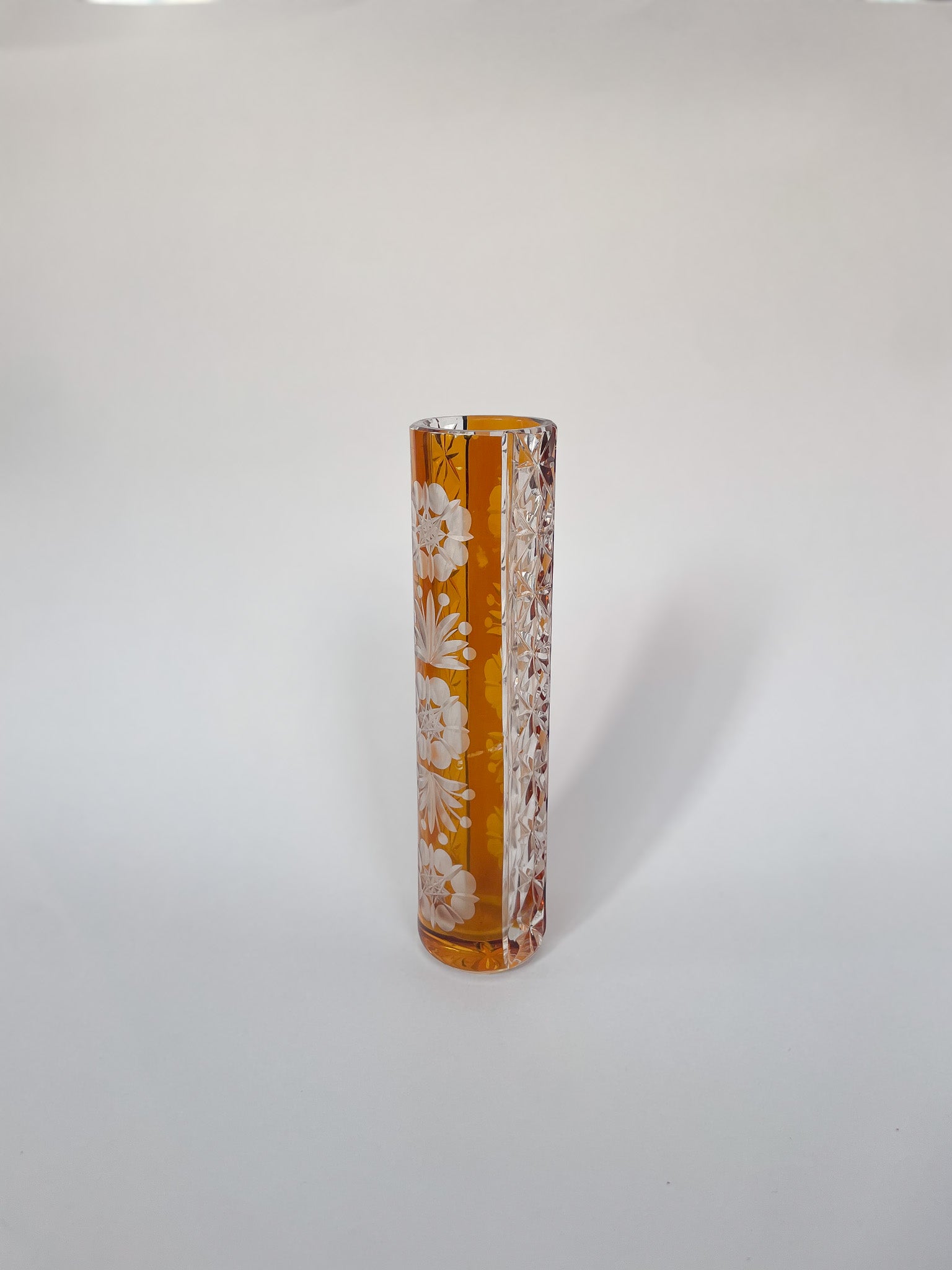 Szklany wazon z florystycznym szlifem no.5