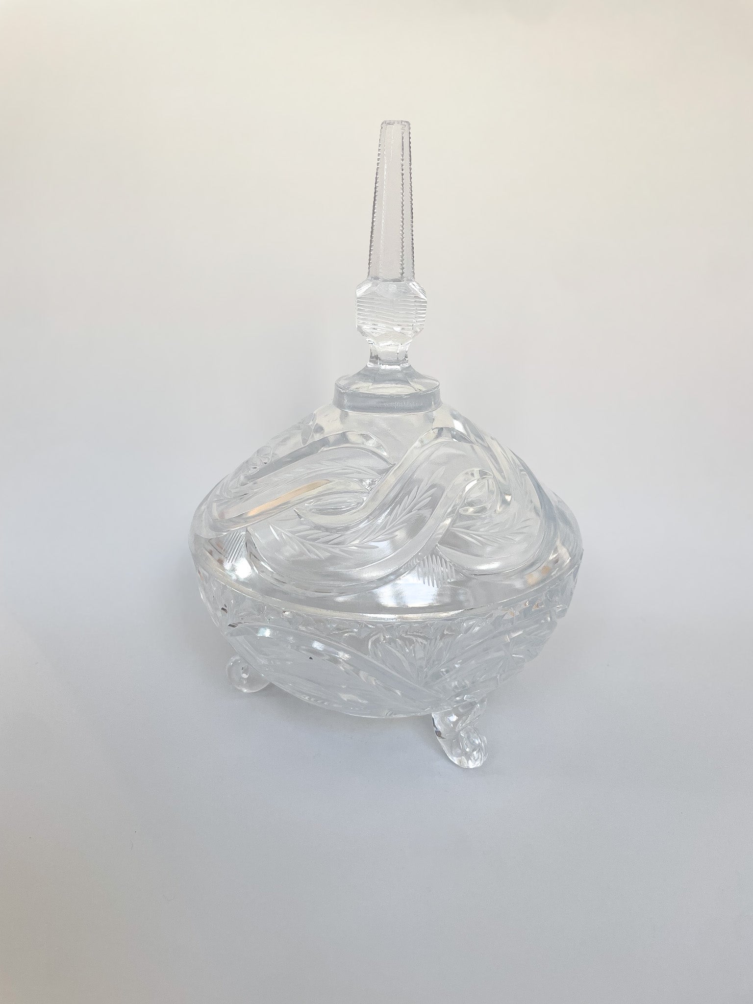 Kryształowa cukiernica na nóżkach no.30